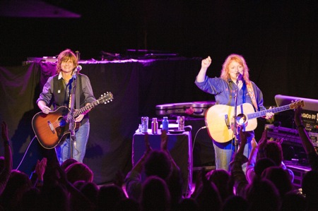 indigo-girls-_hi-res_lynn-goldsmith