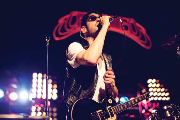 CHROMEO_83