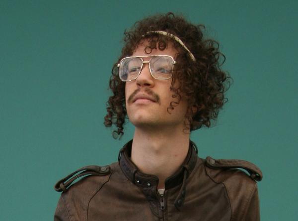 Darwin Deez press photo