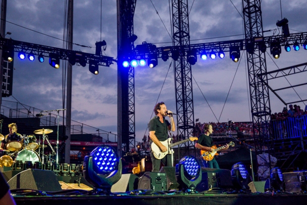 130719-Pearl-Jam-at-Wrigley-Field-04