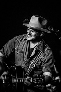 Song Premiere: Jason Eady, “Daylight And Dark”