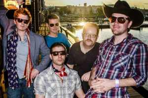 Daily Discovery: The Tressels, “Troubled”