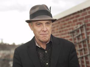 Freedy Johnston Shines on Neon Repairman