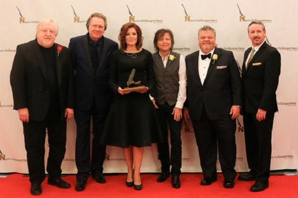 NaSHOF board chair Pat Alger; Inductees Mark James, Rosanne Cash, Even Stevens and Craig Wiseman and NaSHOF Executive Director Mark Ford. (Alliance Media Relations / Bev Moser)