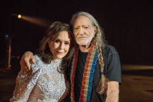 Watch Loretta Lynn and Willie Nelson Duet On “Lay Me Down”