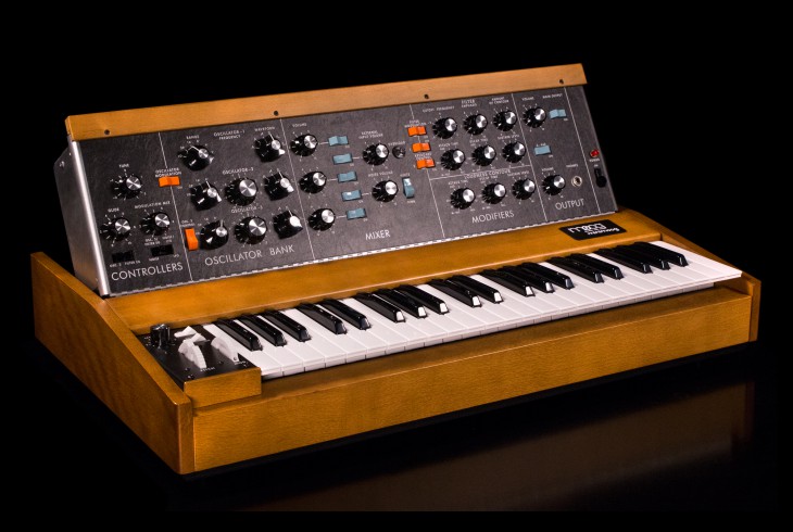 Minimoog_Model_D_angle