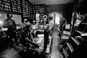 Tim Easton And Friends Cover Bob Dylan’s “Rocks And Gravel” To Help Raise Money For Homeless