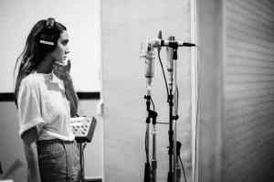 Jesse Jo Stark Debuts “Driftwood”