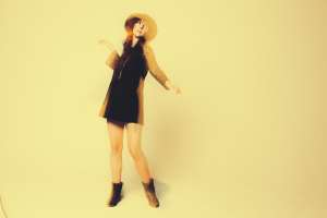 Video Premiere: Ali Sperry featuring Robby Hecht, “Our Biography”