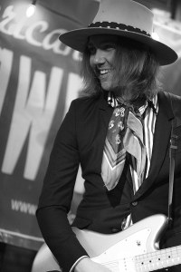 In Photos: Aaron Lee Tasjan at Callaghan’s, Mobile, AL (4/2/2017)