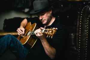 Jason Eady Revisits an Early Song in New Video for “Waiting to Shine”