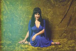 Kashena Sampson Laments Toxic Love in New Track “Hold Me Close”