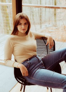 Erin Rae Shares New Track “Putting On Airs”