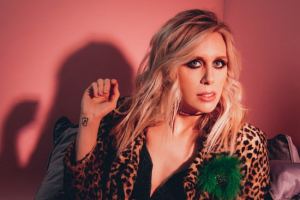 Elise Davis Announces New Album, Releases “Don’t Bring Me Flowers”