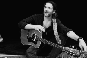 Matthew Perryman Jones To Release New Album The Waking Hours, Shares “Lovers In Another Life”
