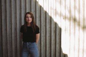 Angie McMahon: Just Feel Something