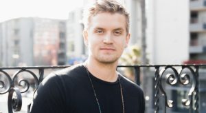 Levi Hummon, Runaway June Commemorate 20th Anniversary of “Cowboy Take Me Away”