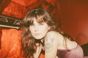 Daily Discovery: Victoria Bigelow Discusses New Single, “To Everyone I’ve Loved Before”