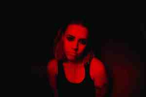 Maggie Miles Releases New Single “WHATDOISAY?”