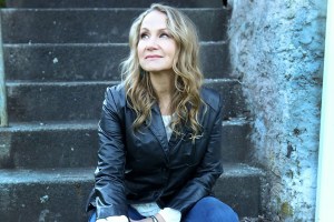 Joan Osborne Looks Back On ‘Relish’ For Its 25th Anniversary