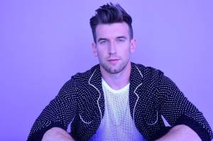 Max Frost Premieres “Back In The Summer” With Candid, Acoustic Video
