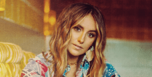 Lainey Wilson Debuts Acapella Version of “Things A Man Oughta Know”
