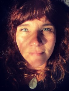 Daily Discovery: Julia Francis Encourages Us To Look Inward with “I Don’t Remember Me”