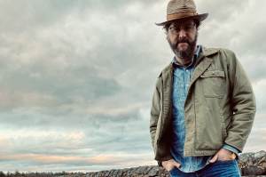 With His New Album, Kenny Roby Seeks Some Solace Between the Darkness and the Light