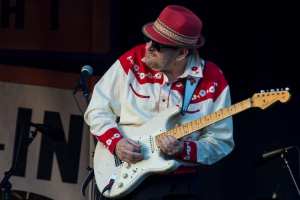 Ronnie Earl, One Of The Finest  Living Blues Guitarists, Rises Up On His New Album