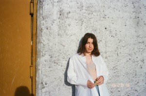 Anna Shoemaker Continues Her Gen-Z Alt-Pop Rise With “Won’t Make Me Cry”