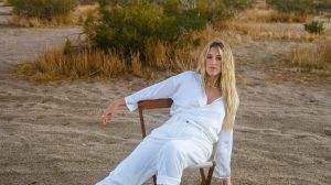 Daily Discovery: Evalyn Pays Homage To Her Community On Electro-Pop Track, “Under the Same Stars”