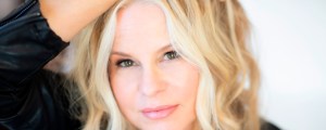 Vonda Shepard Hits the Lights in First New Album in Seven Years
