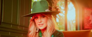 After a Whirlwind Year, Lainey Wilson’s New Year’s Resolution is Meeting Her Fans