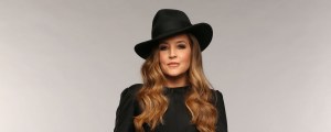 Remembering Lisa Marie Presley’s Tradition of Covering Father Elvis Presley’s Songs Every Five to 10 Years