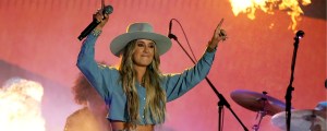 Lainey Wilson Covers The Judds’ “Mama He’s Crazy” Live at the Grand Ole Opry