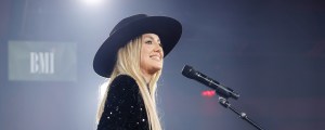 Watch: Lainey Wilson and Zach Williams Wow With “Go Tell It on the Mountain” at ‘CMA Country Christmas’