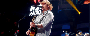 Toby Keith Channels Willy Wonka, Spreads Hidden Autographed Vinyls Across Las Vegas
