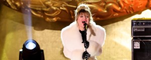 The Story Behind Kelly Clarkson’s Feisty “My Life Would Suck Without You”