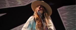 “Hold My Beer”: Lainey Wilson Strikes New Boozy Partnership