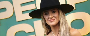 You Can Rank Taylor Swift Among Lainey Wilson’s Many Fans: “That’s Freakin’ Awesome”