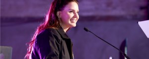 Lana Del Rey’s Post-GRAMMY Photo Catches the Attention of Angry Fans: “Last Pic Is After the Queen Was Snubbed”