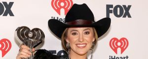 “What in Tarnation?”: Lainey Wilson Takes in Shockingly Large Crowd to the Tune of The Beatles