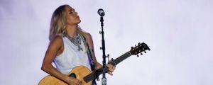 Watch Carrie Underwood Deliver Legendary “Before He Cheats” Performance in Torrential Downpour