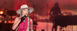 Lainey Wilson Poses Question for Fan Who Spit on Her at Concert
