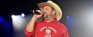 On This Day in 1998, Garth Brooks Said Yes to Bob Dylan—and Gave Country One of Its Most Tender No. 1 Hits