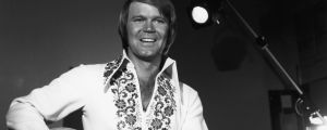 On This Day in 2017, Country’s Crossover King Died—Remembering Glen Campbell’s Six-Decade Career