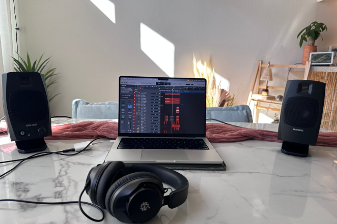 ADAM Audio D3V Desktop Monitor