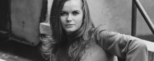 3 Classic Country Songs That Challenged Female Stereotypes (And One That Critics Said Did the Opposite)