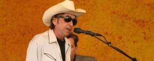 On This Day in 2006, Bob Dylan Hit No. 1 After a 30-Year Drought and Became the Oldest Living Musician To Top the Albums Charts