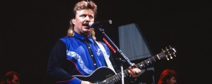3 Country Songs From 1995 That Should Have Been Bigger Hits